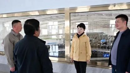 內(nèi)蒙古自治區(qū)主席王莉霞一行考察調(diào)研內(nèi)蒙古興然農(nóng)牧業(yè)有限公司
